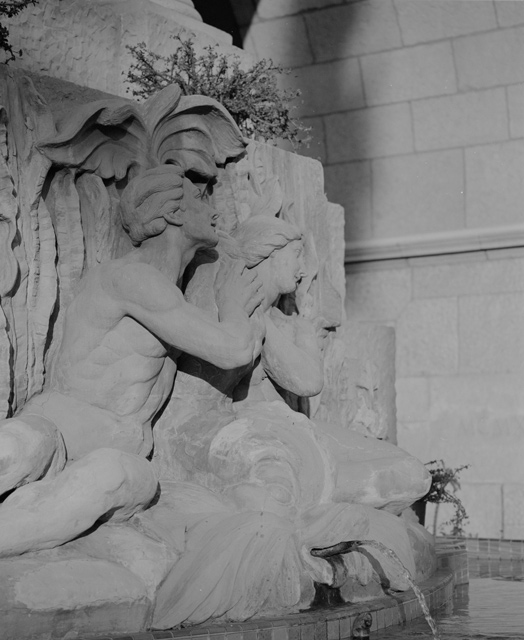 statue-fountain2-uned.jpg