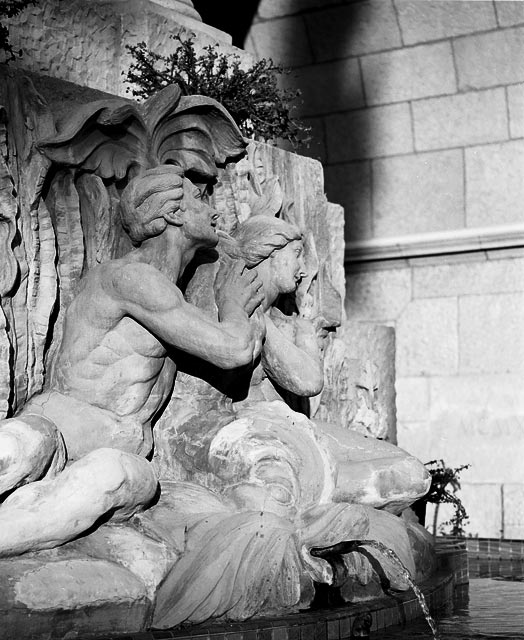 statue-fountain2.jpg